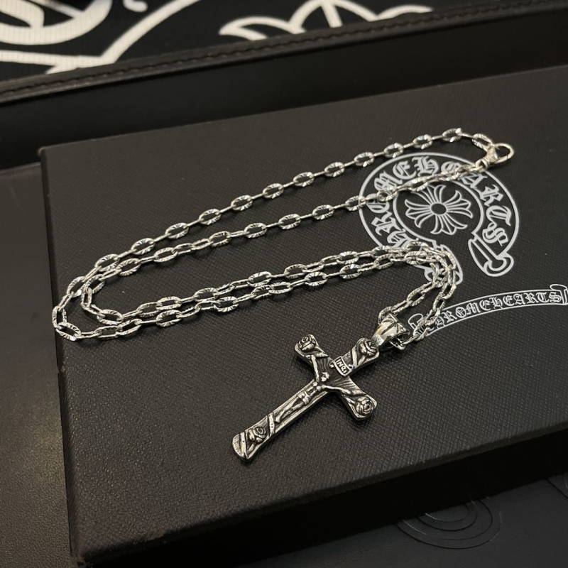 Ch*0me He**ts necklaces